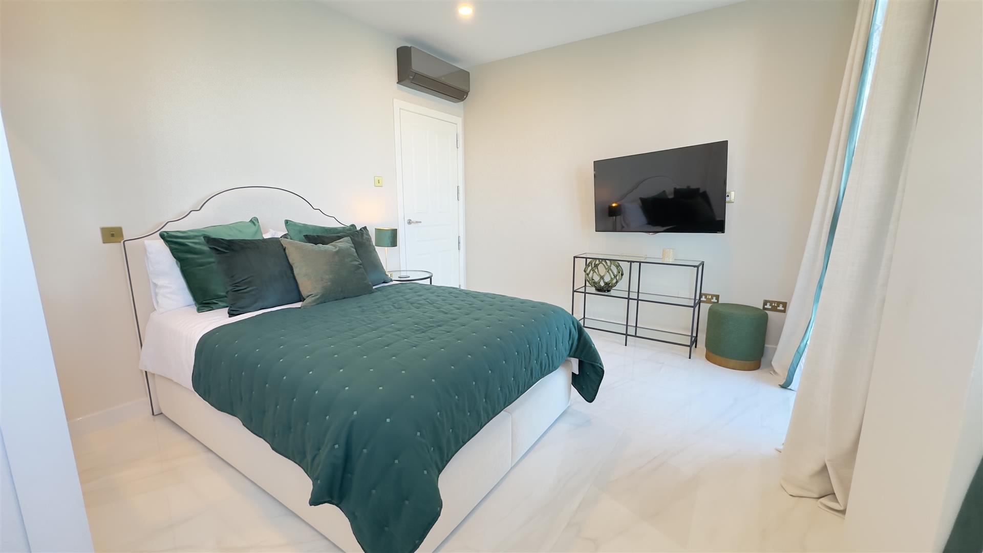 Image of Apartment - 4 Bedrooms - 2 Bathrooms for Rental in Europlaza-Gibraltar, Image 8